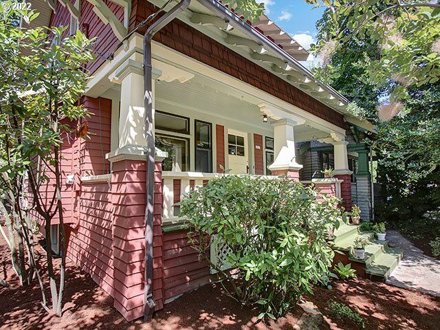 Property Photo:  2811 SE Cesar E Chavez Blvd  OR 97202 