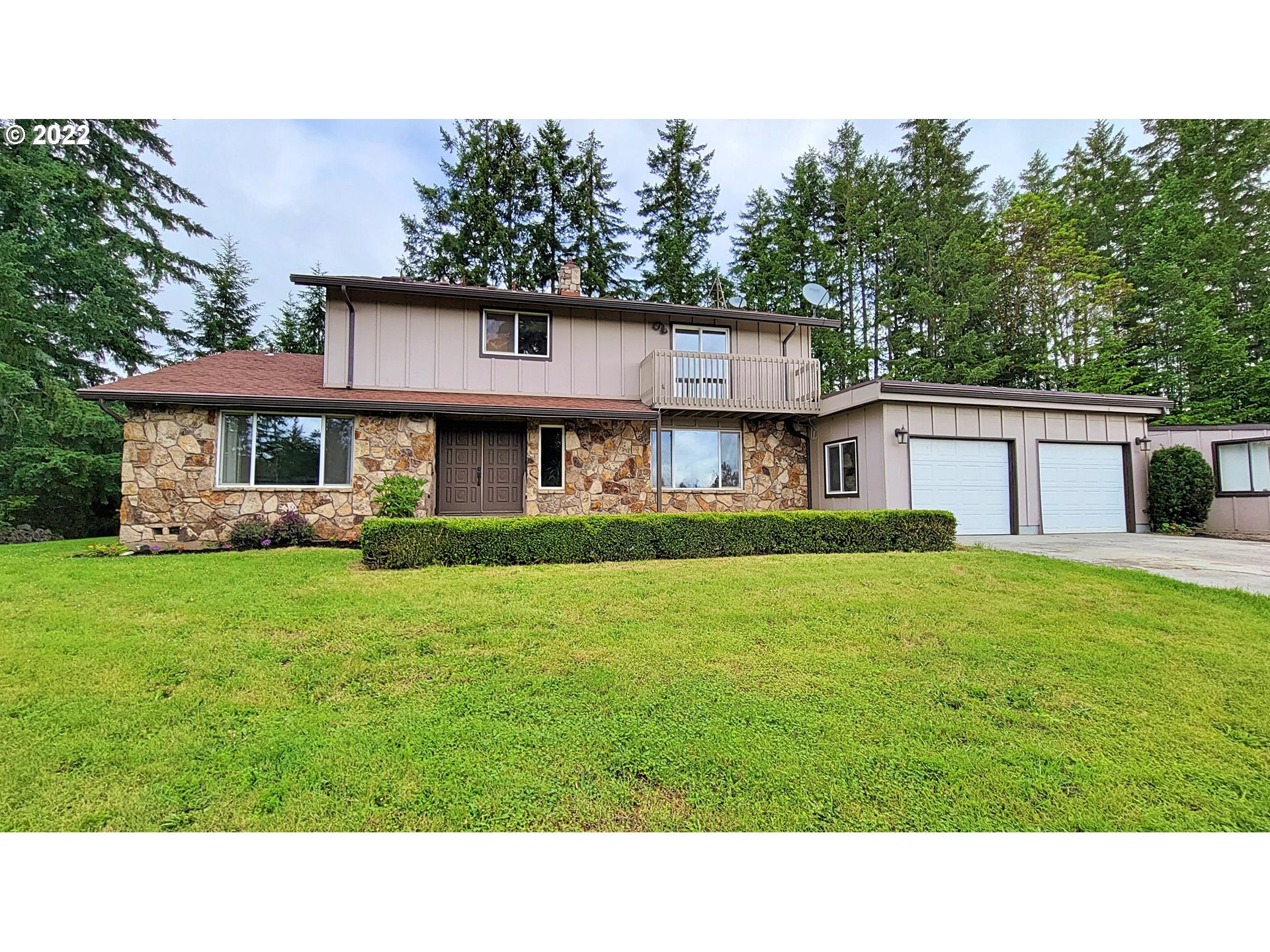 Property Photo: 86117 Cougar Ln OR 97402