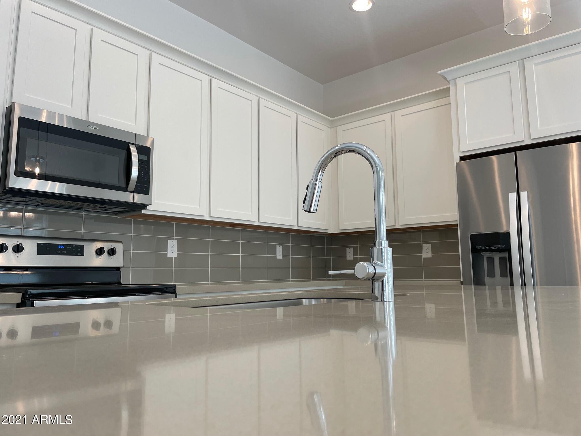 Property Photo:  901 S Smith Road 1025  AZ 85282 