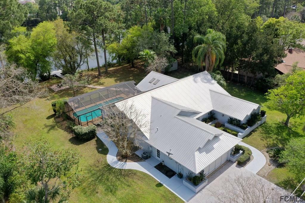 Property Photo: 18 Boulder Rock Drive FL 32137