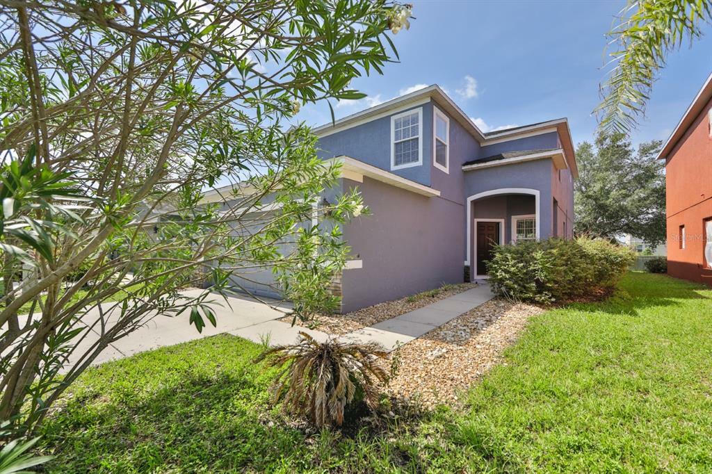 Property Photo:  1131 Seminole Sky Drive  FL 33570 