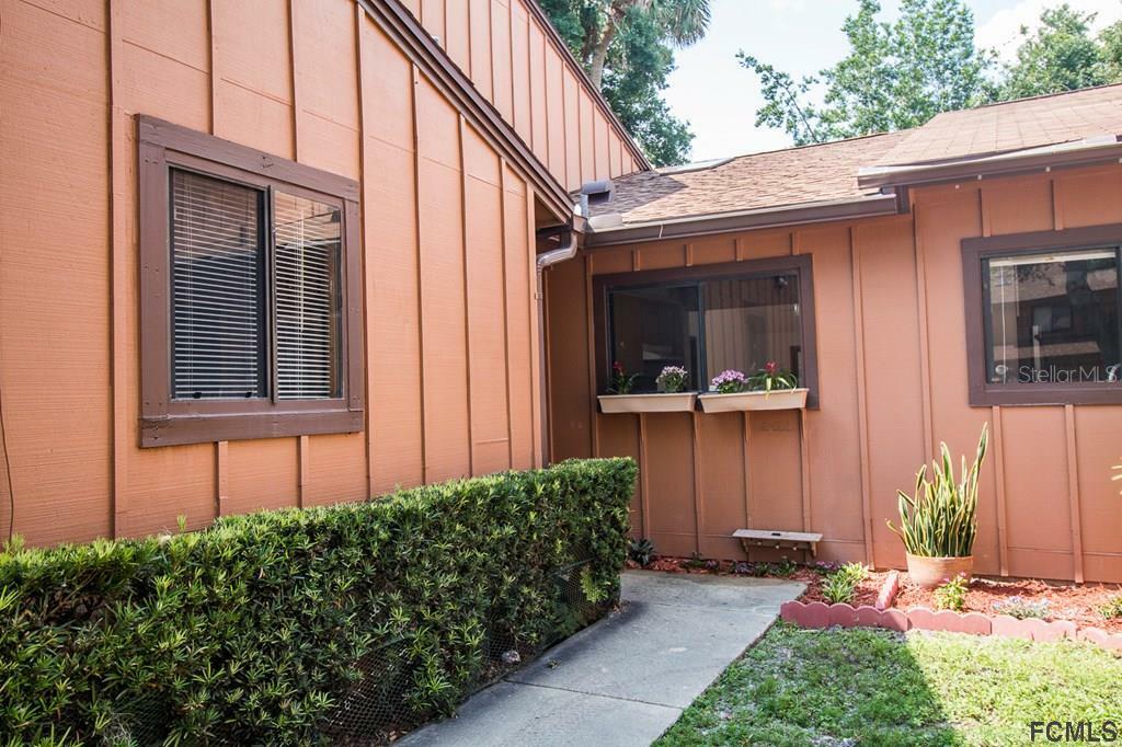 Property Photo: 4 Park Terrace Drive FL 32174