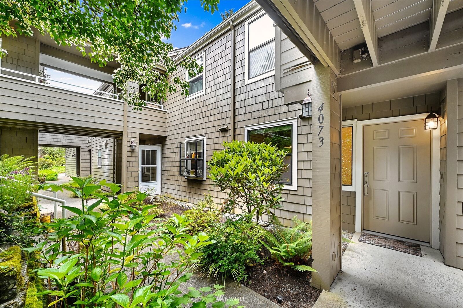 Property Photo:  4073 220th Place SE  WA 98029 