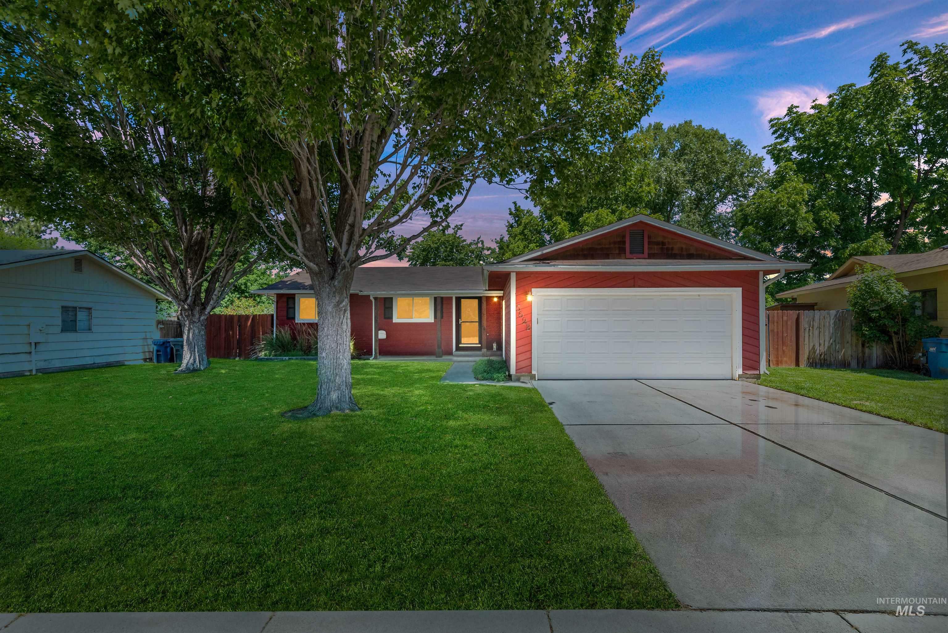 Property Photo:  5628 N Millstone Drive  ID 83714 