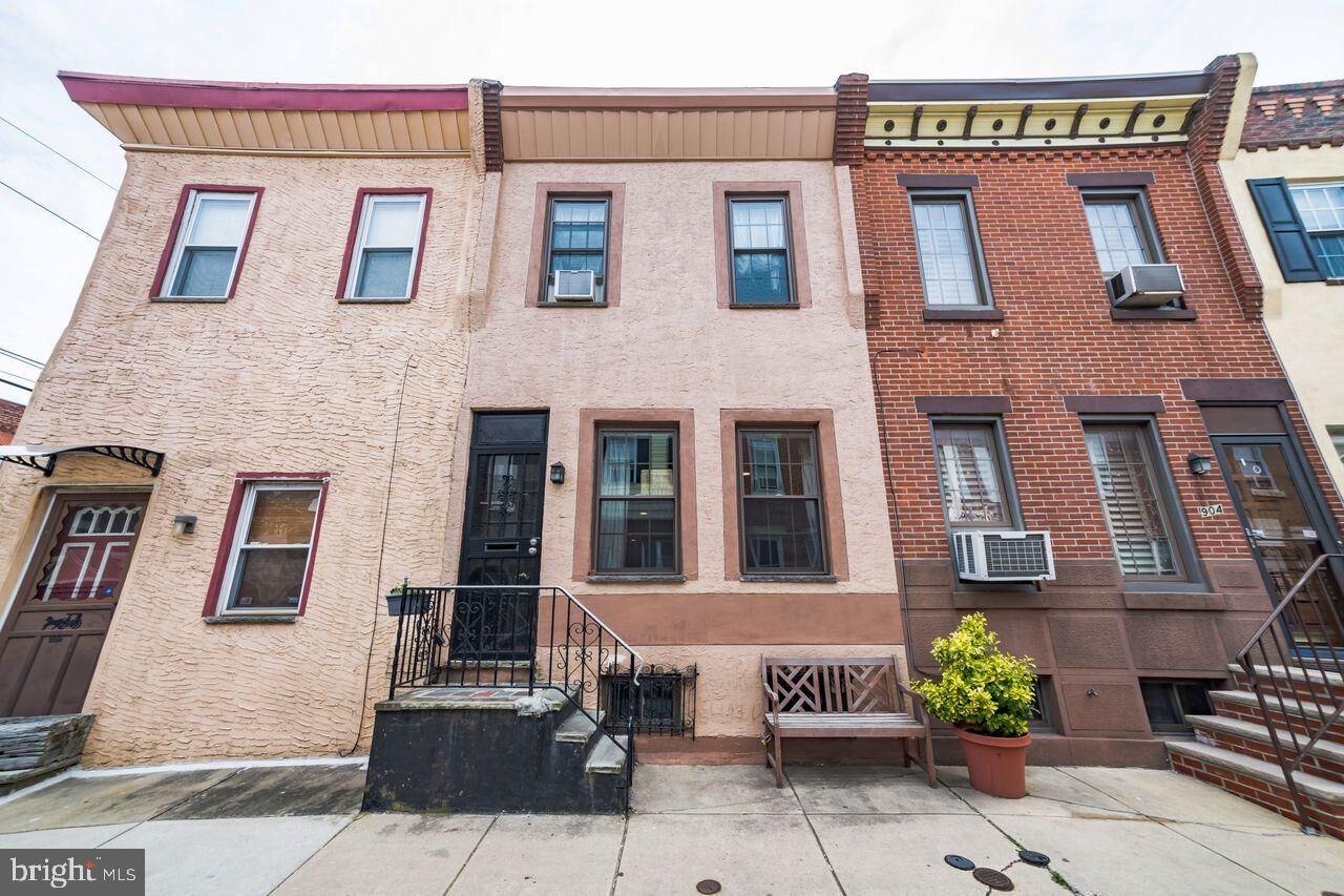 Property Photo: 902 Daly Street PA 19148