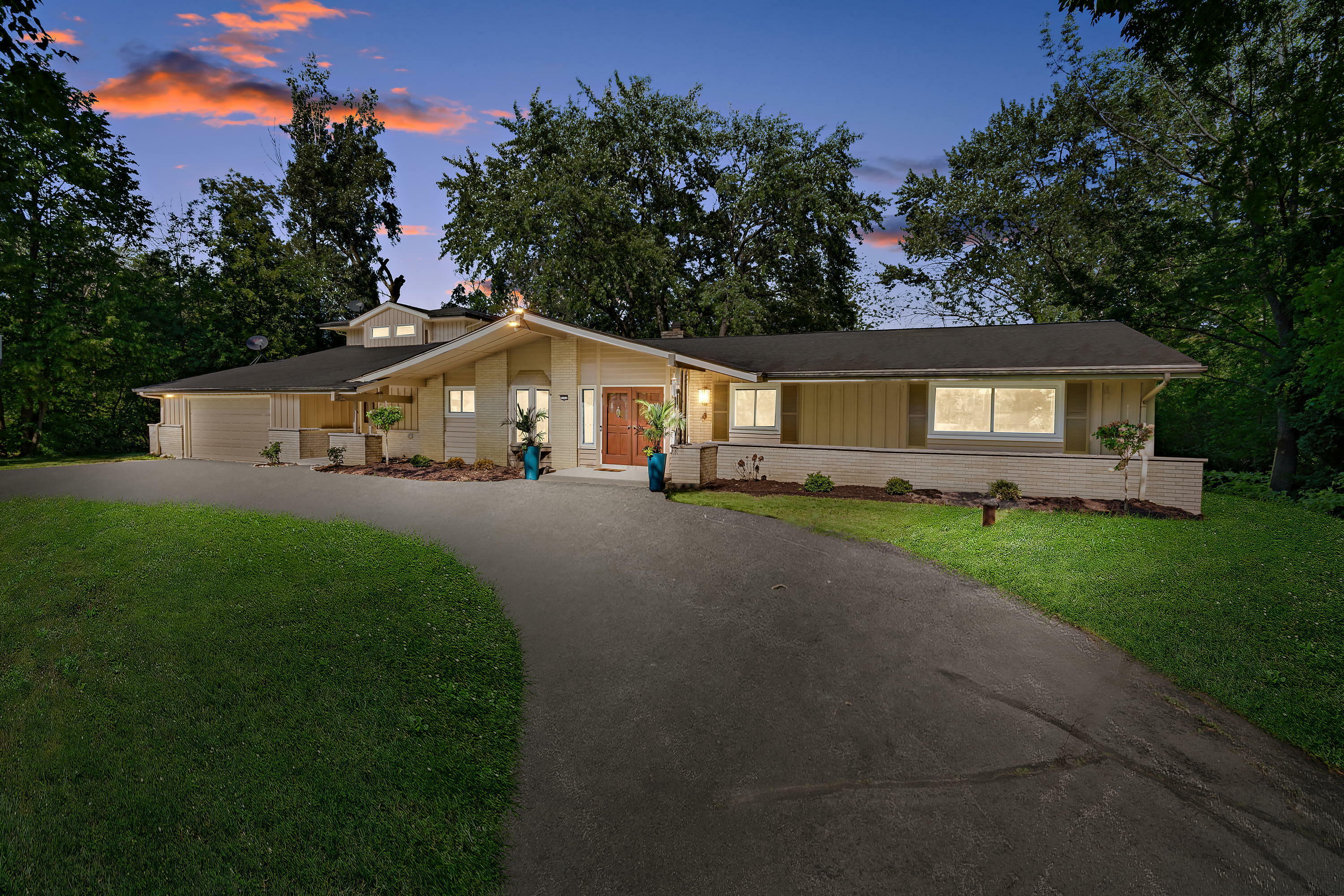 Property Photo: 8712 N Spruce Rd WI 53217
