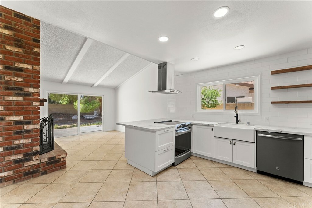 Property Photo:  44008 27th St W  CA 93536 