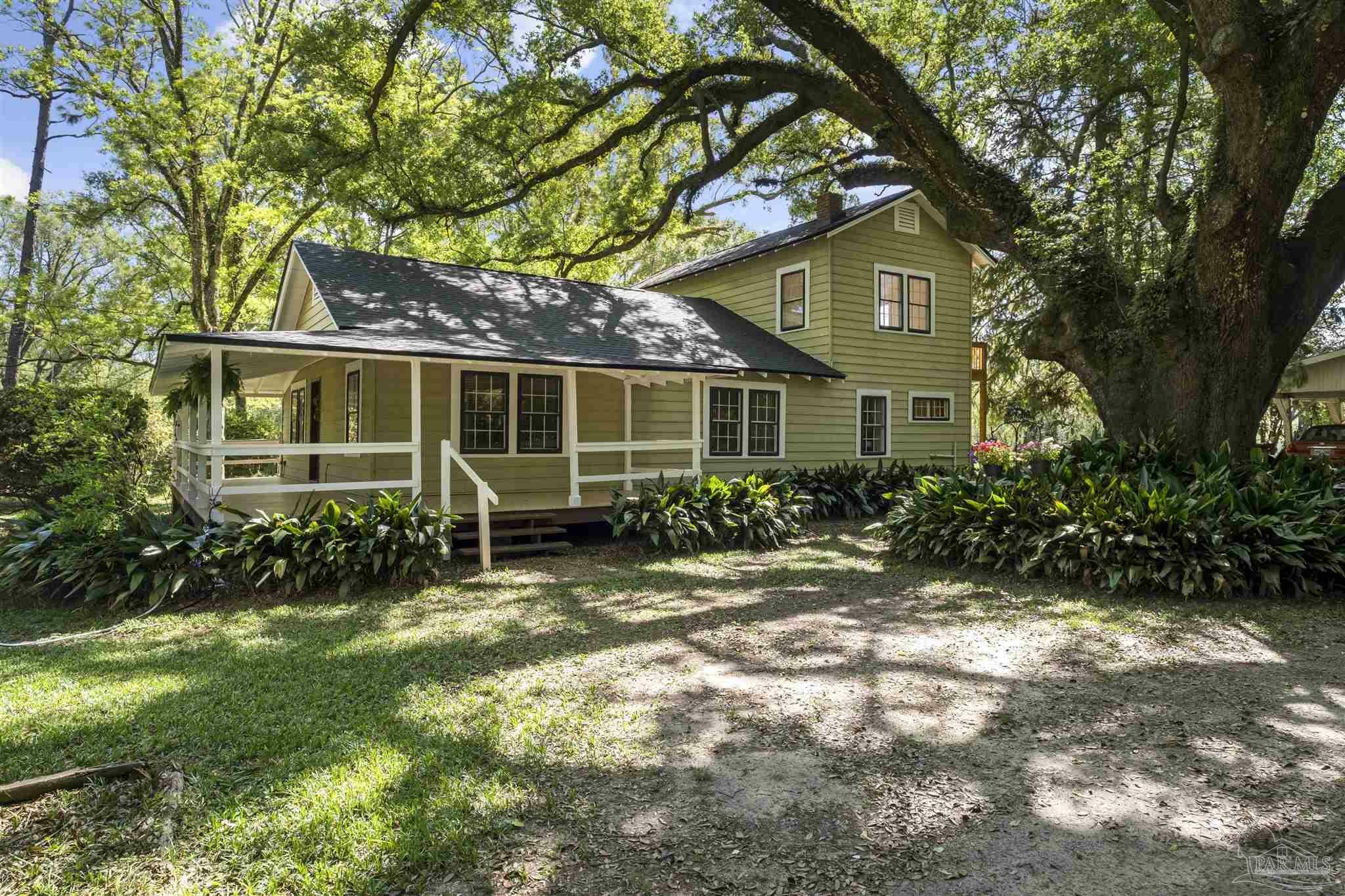 Property Photo:  8911 Cove Ave  FL 32534 