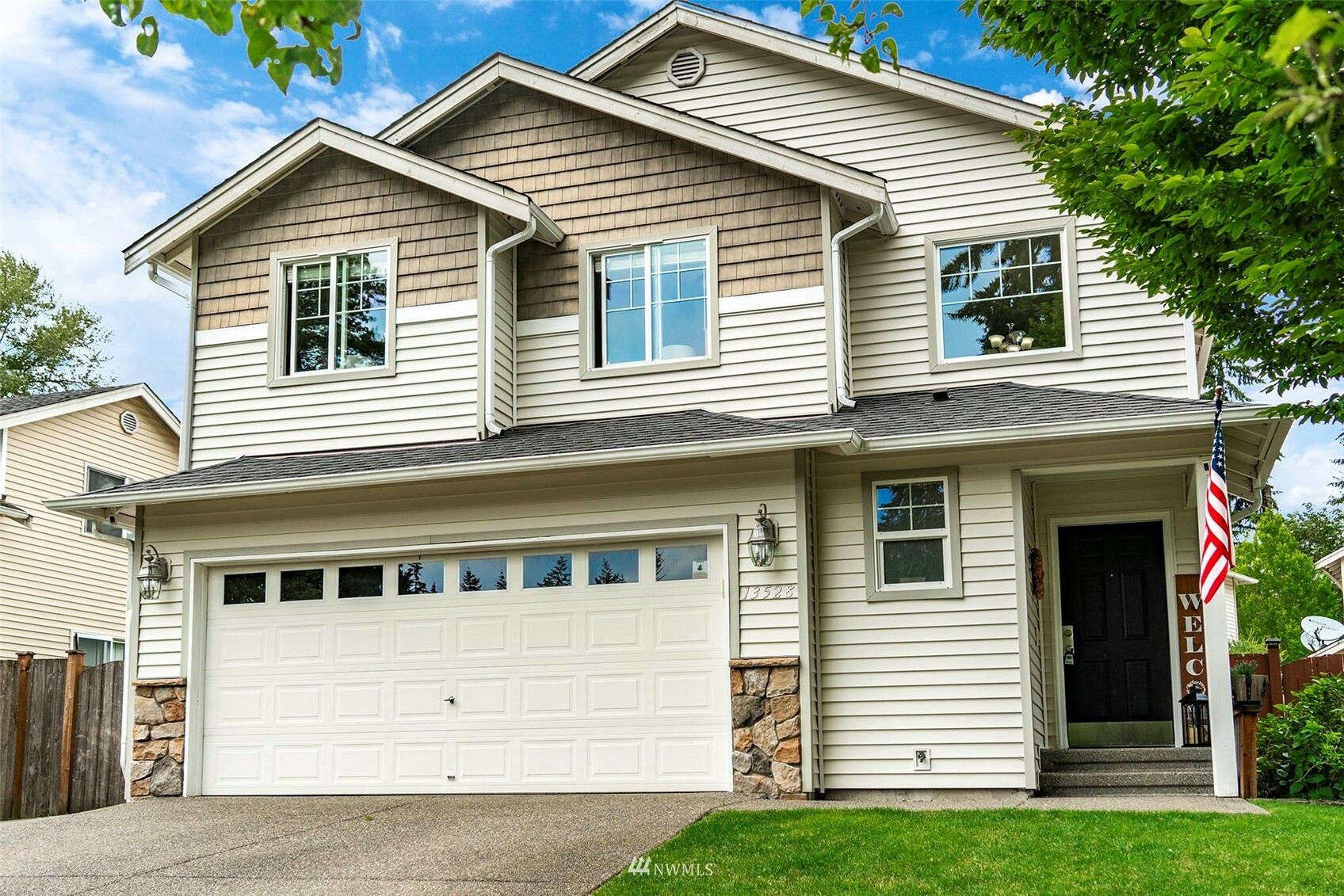 Property Photo:  13528 Admiralty Way  WA 98087 