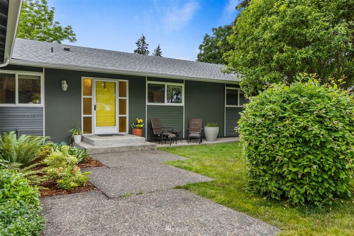 Property Photo:  4714 Lakemont Street SE  WA 98513 