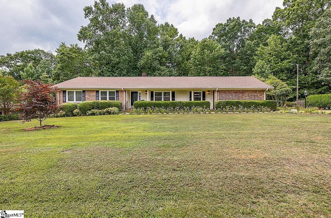 Property Photo:  105 Elmhurst Road  SC 29611 