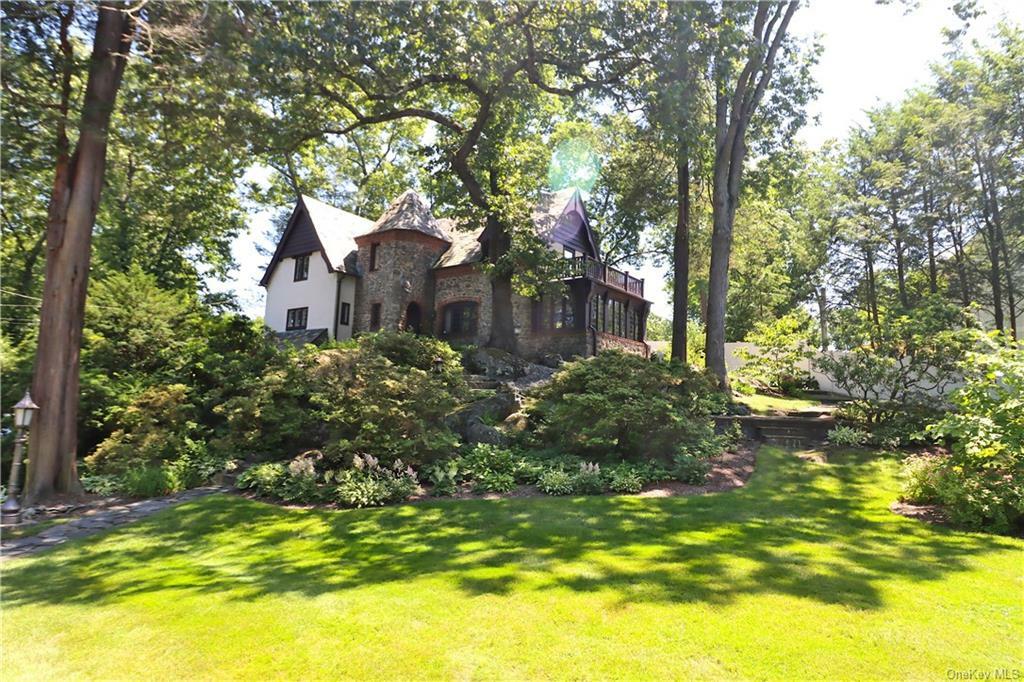 Property Photo:  2 Cricklewood Lane  NY 10528 