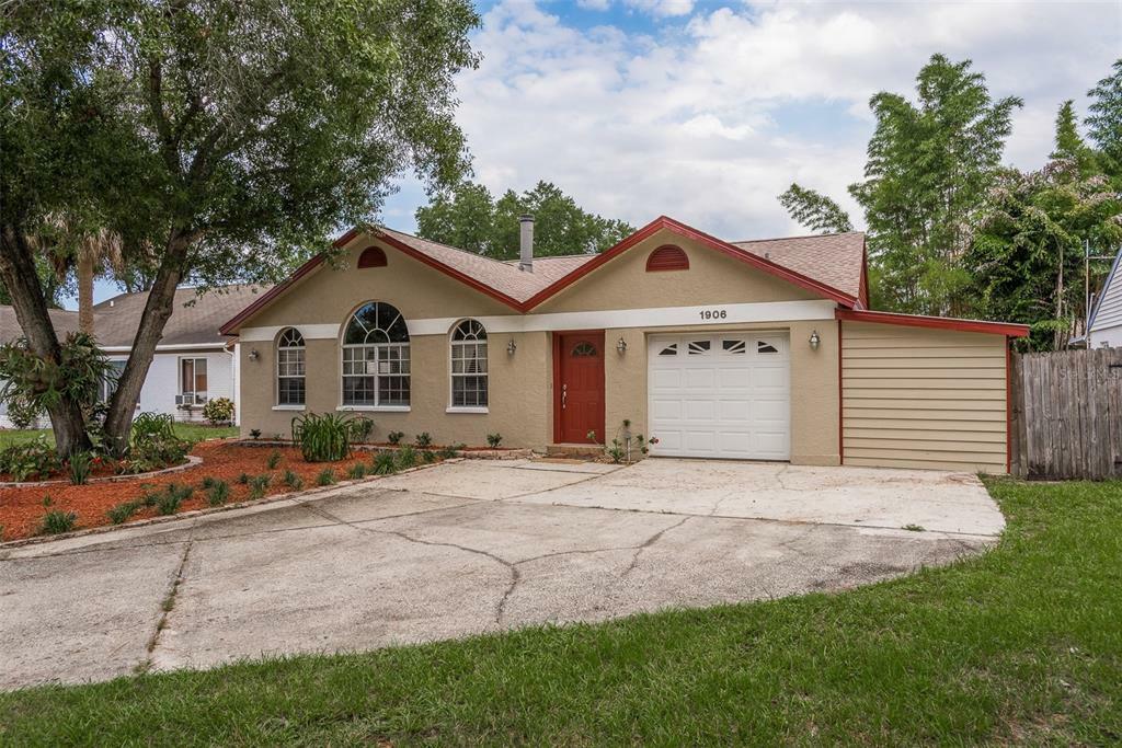 Property Photo:  1906 Sheffield Court  FL 34677 