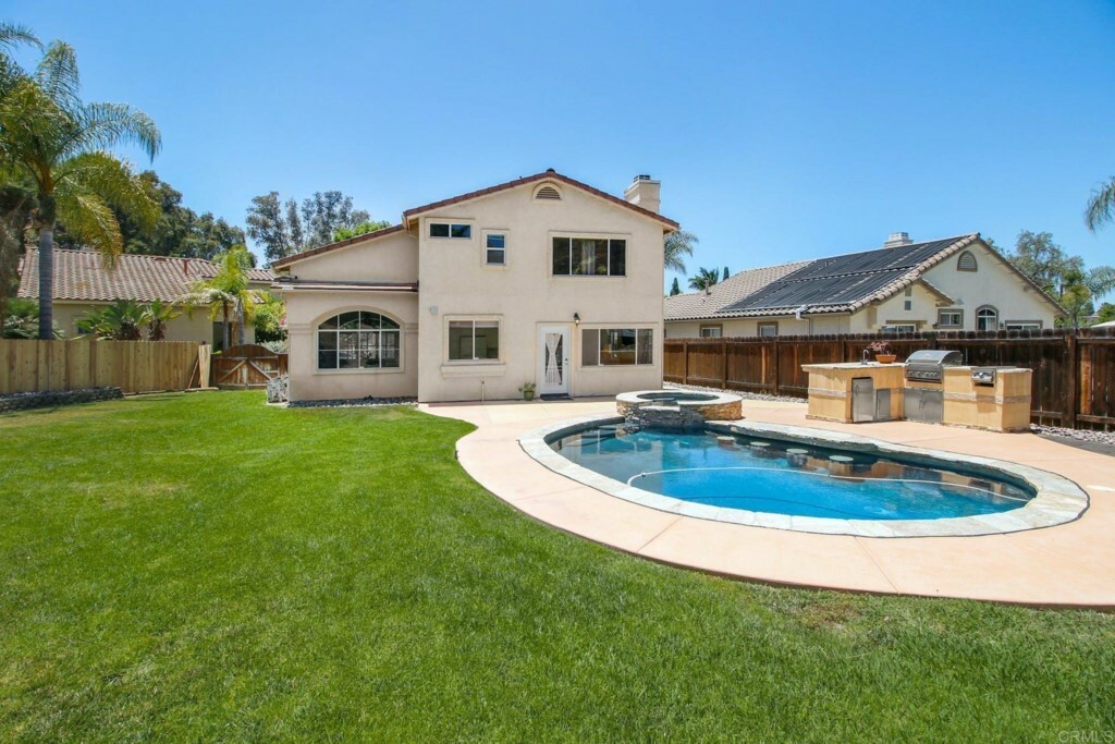 Property Photo:  804 Gallery Drive  CA 92057 