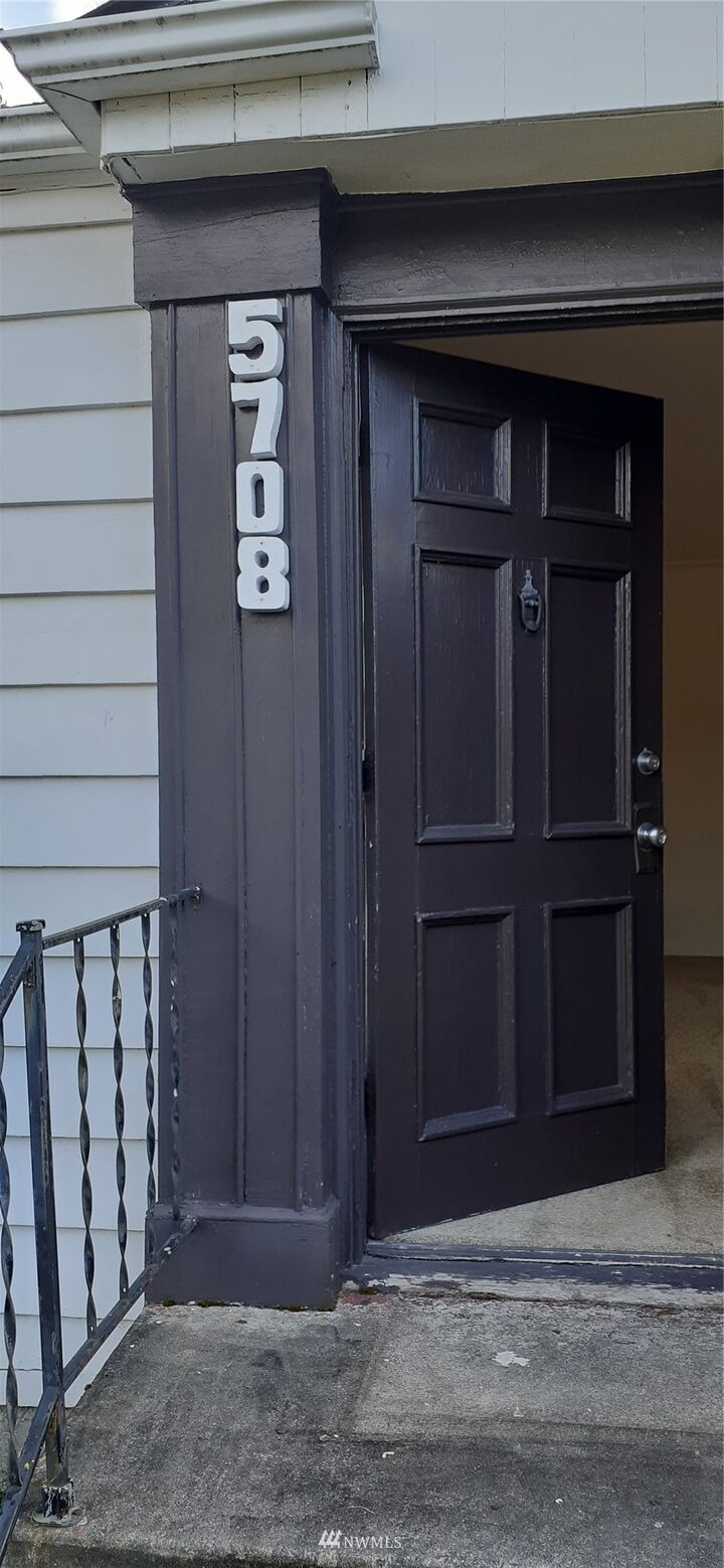 5708 40th Avenue NE  Seattle WA 98105 photo