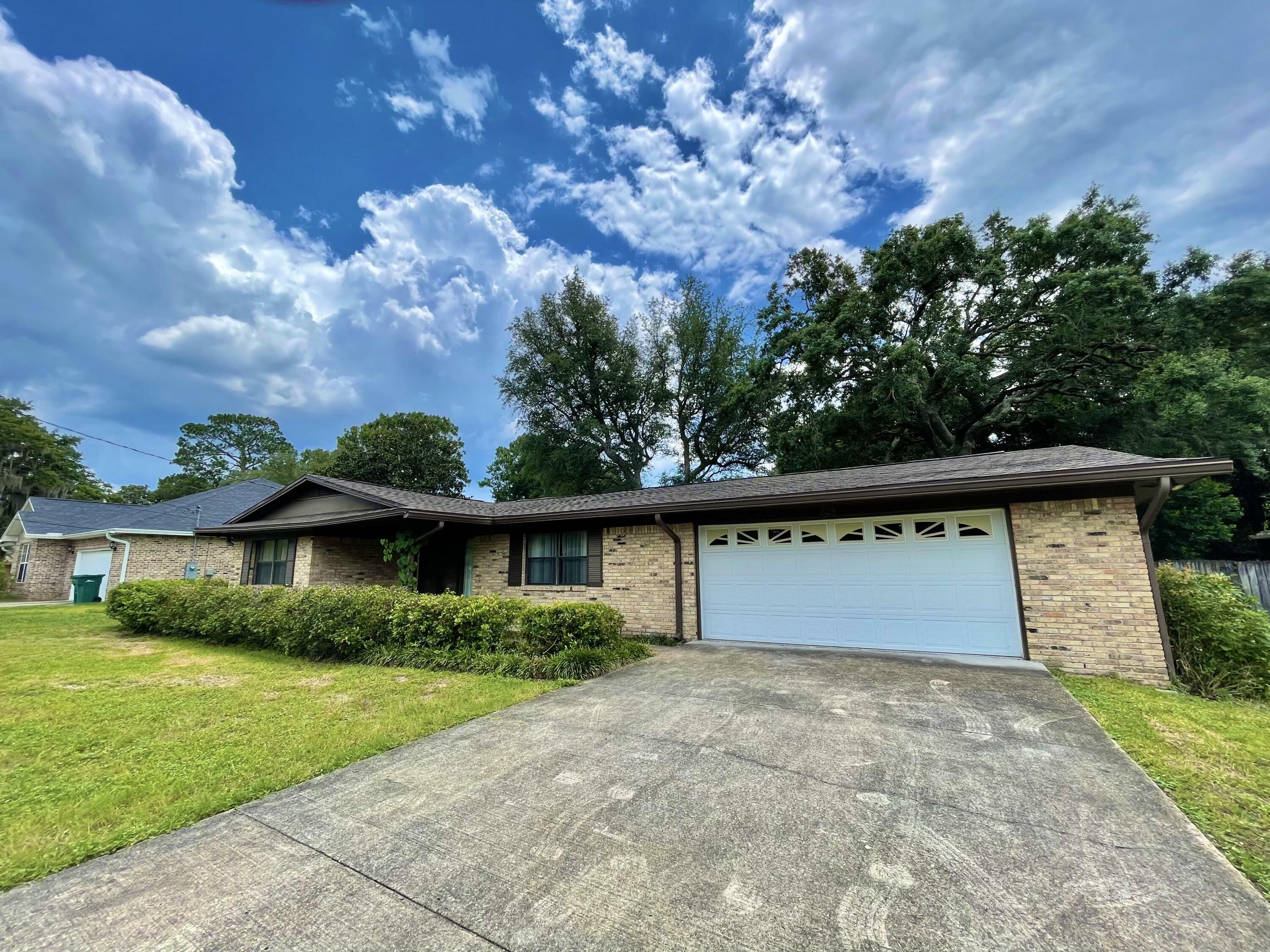 Property Photo:  805 Valparaiso Boulevard  FL 32578 