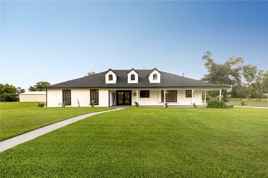 Property Photo:  3717 Pin Oak Court  LA 70605 