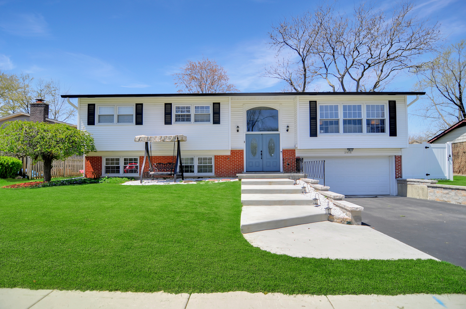 Property Photo:  2906 N Mitchell Avenue  IL 60004 