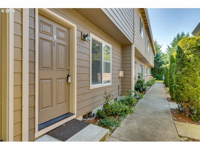 Property Photo: 4000 NE 109th Ave V121 WA 98682