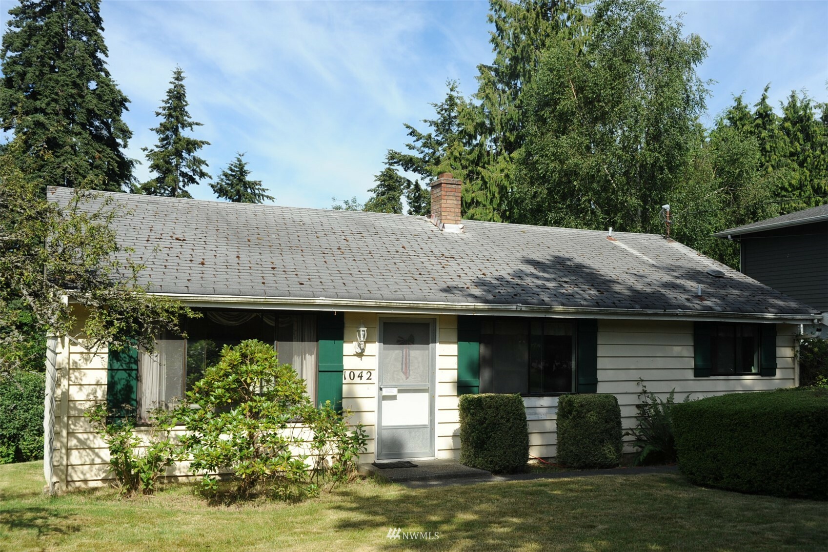 Property Photo:  1042 3rd Avenue S  WA 98020 