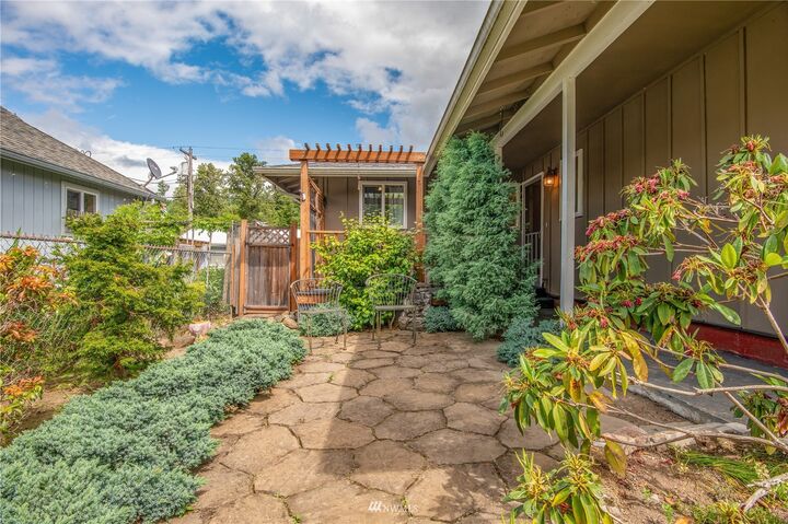 Property Photo:  408 Morse Street  WA 98581 