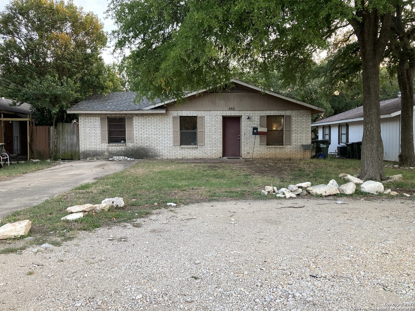 Property Photo:  903 N Bishop St  TX 78666 