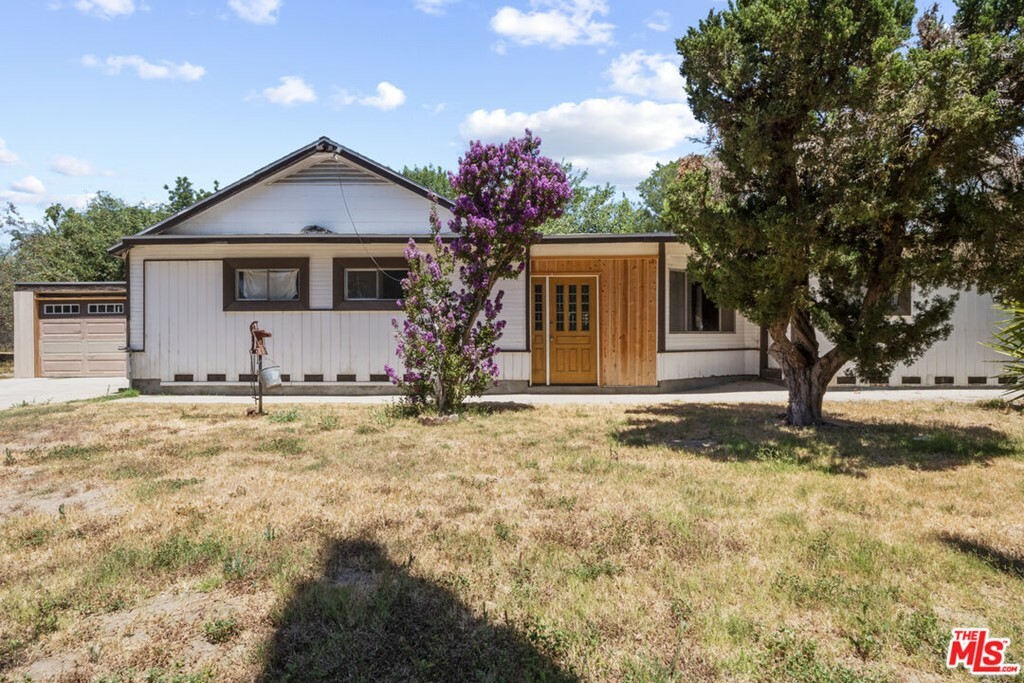 Property Photo:  19119 Ingomar Street  CA 91335 