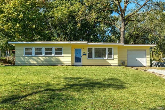 Property Photo:  27 Redwood Drive  MO 63031 