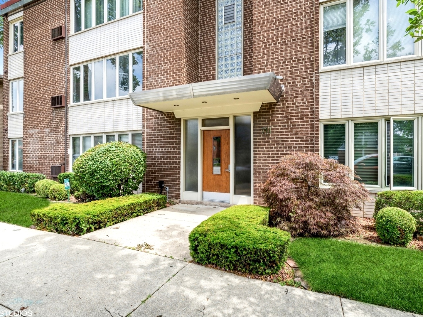 Property Photo: 711 Busse Highway 1B IL 60068
