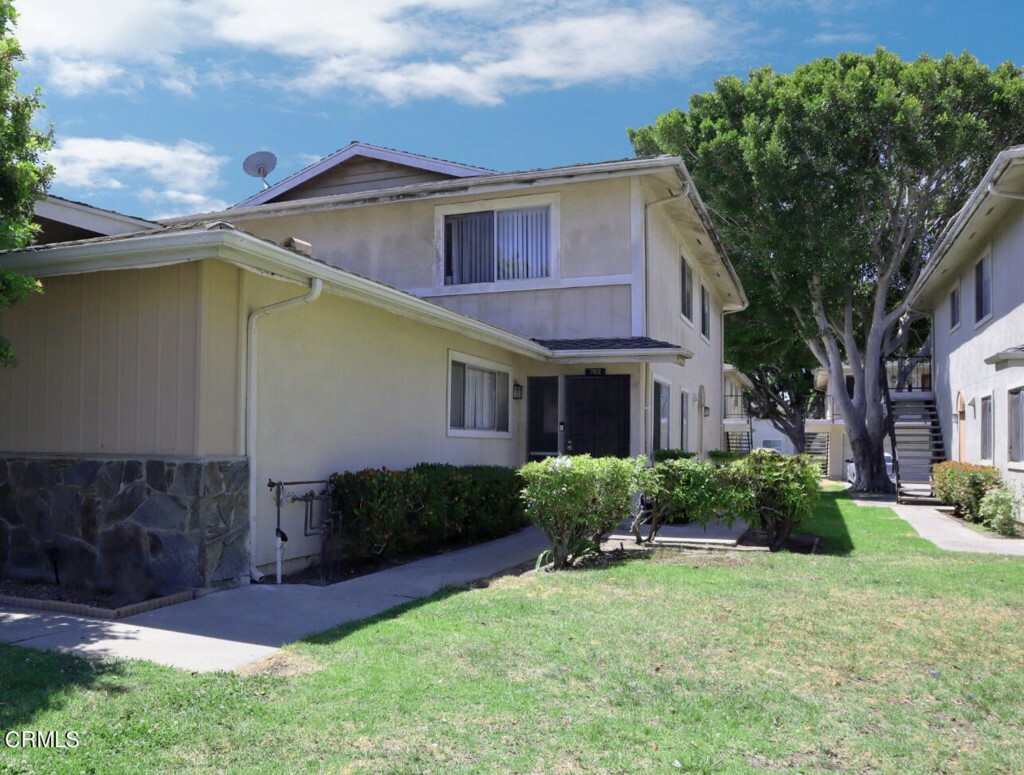 Property Photo:  762 W Hemlock Street  CA 93041 