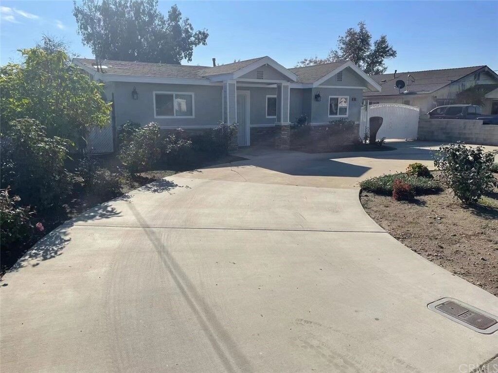 Property Photo:  453 W Locust Street  CA 91762 