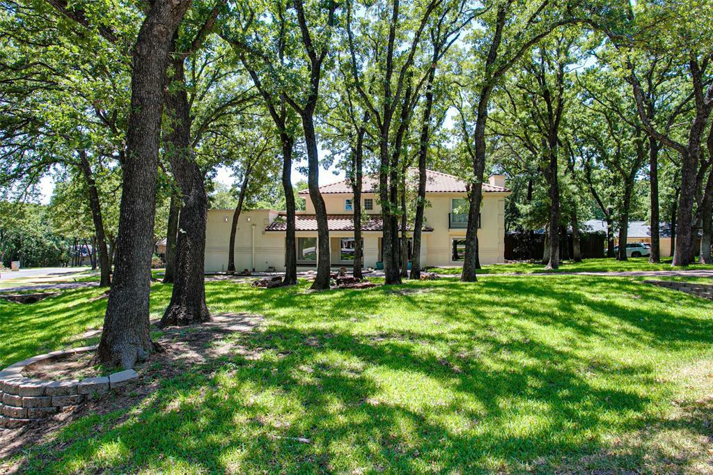 Property Photo: 2721 Warwick Way TX 76051