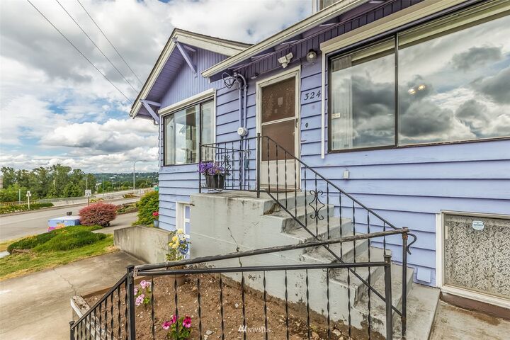 Property Photo: 324 Cedar Avenue S WA 98057
