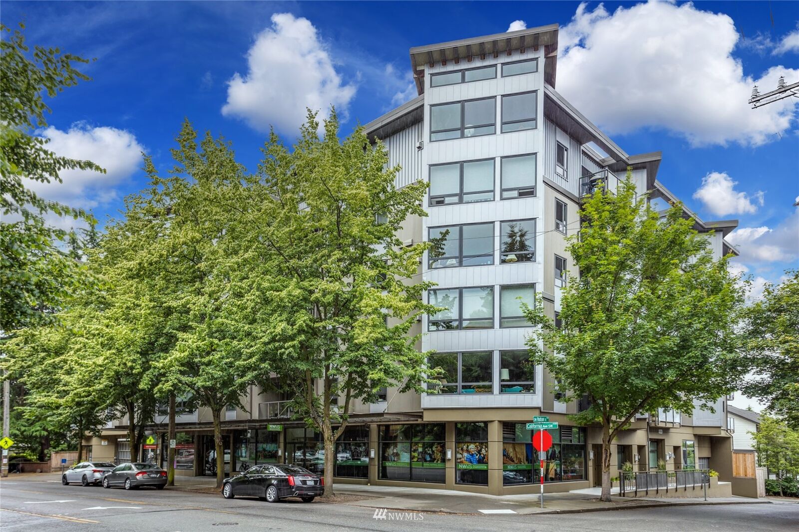 Property Photo:  5001 California Avenue SW 411  WA 98136 