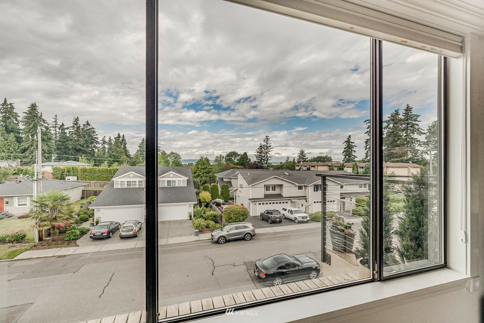 Property Photo:  517 4th Avenue S D  WA 98020 