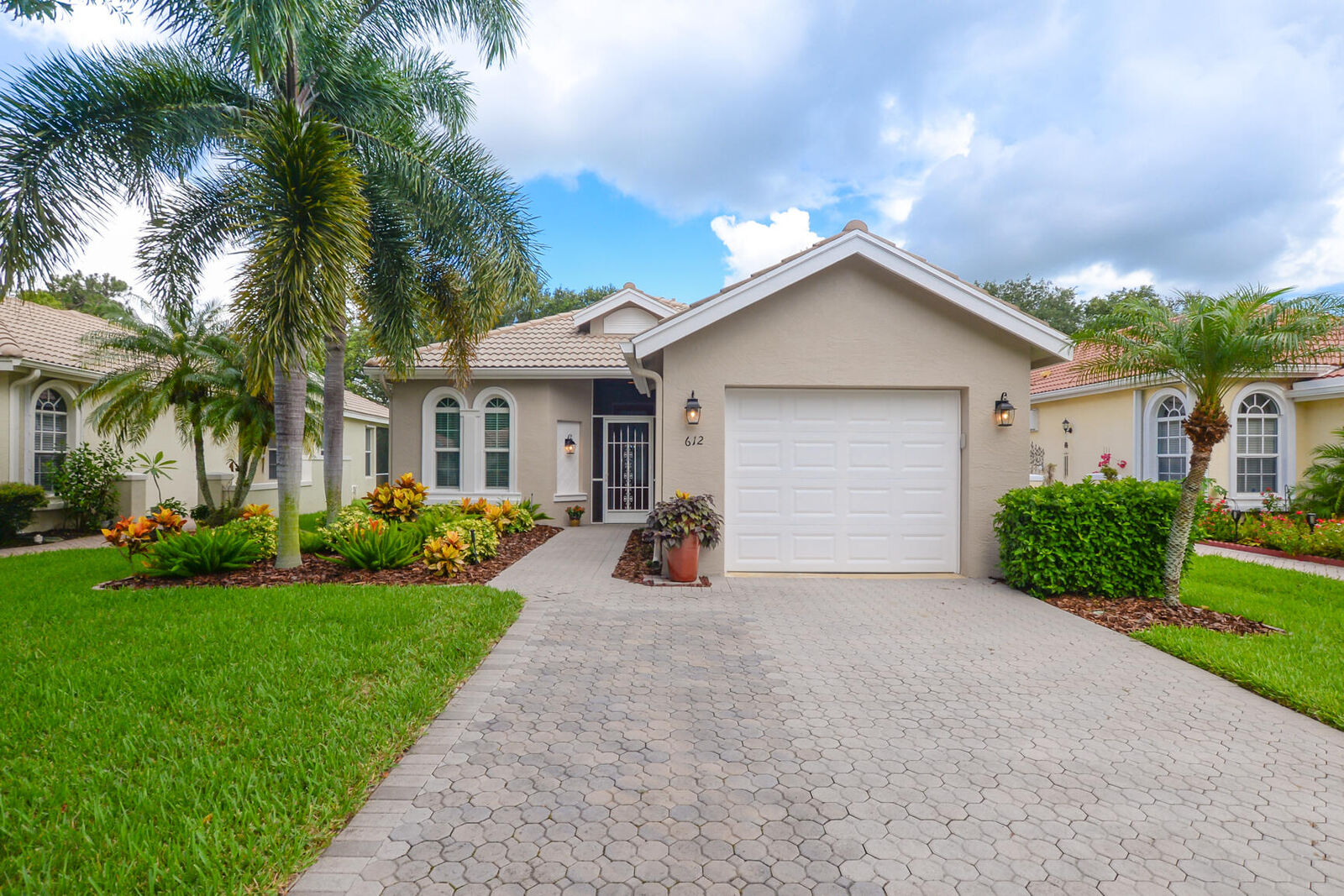 Property Photo: 612 SW Treasure Cove FL 34986