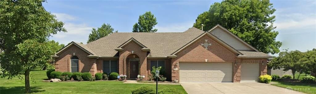 Property Photo: 825 Deerhurst Drive OH 45377