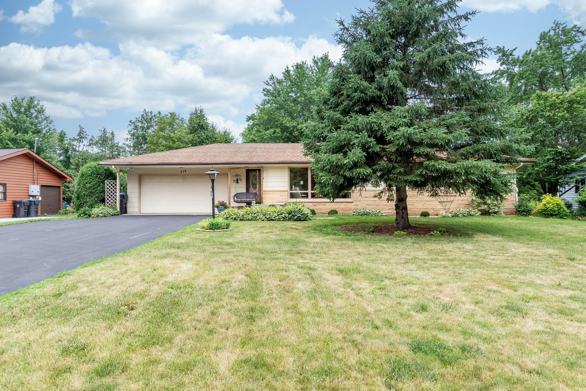 Property Photo: 214 Jamaica Drive MN 56001