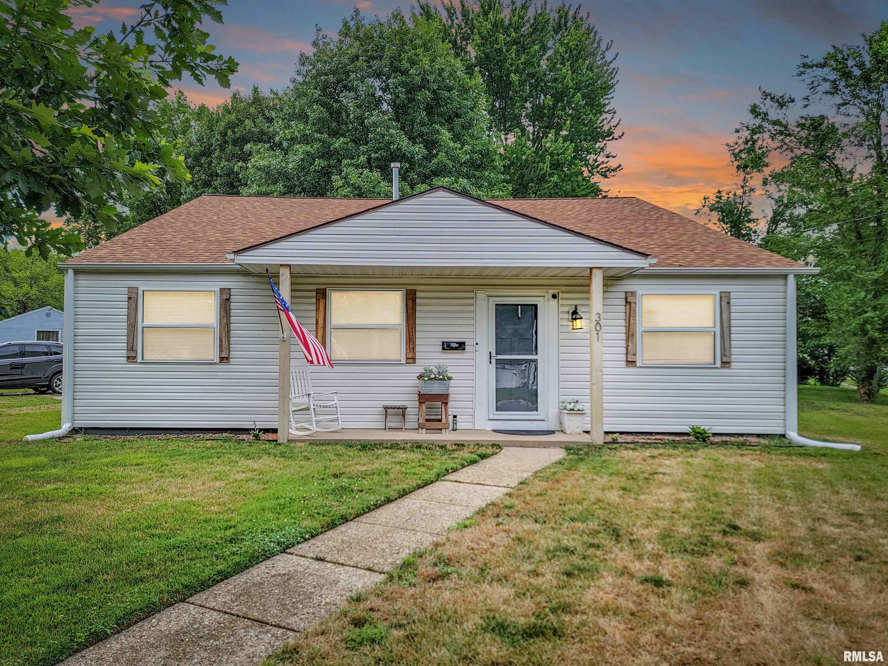 Property Photo:  301 Lincoln  IL 61554 