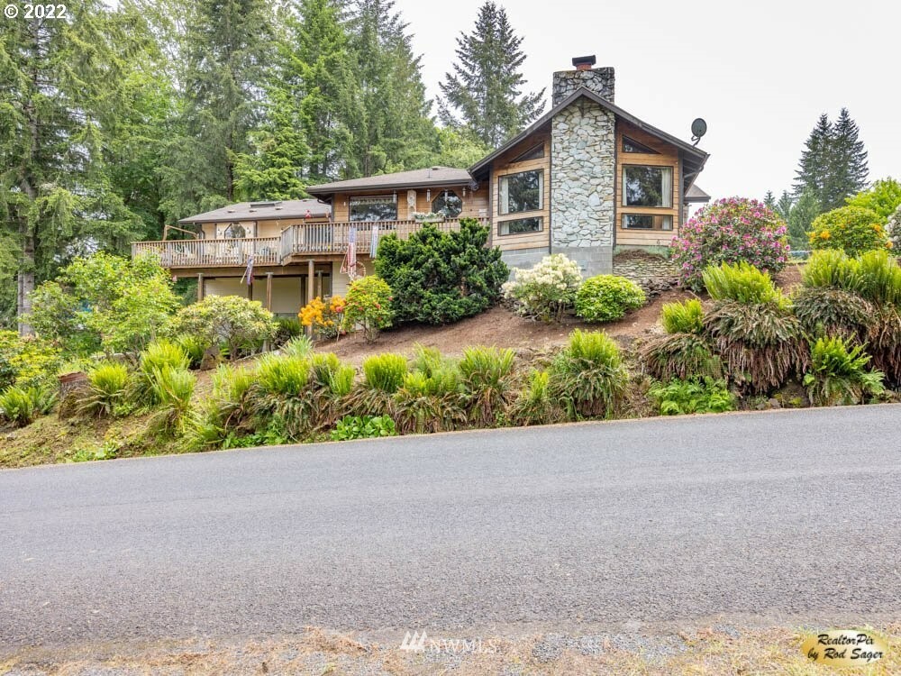 Property Photo:  101 Island Place  WA 98564 