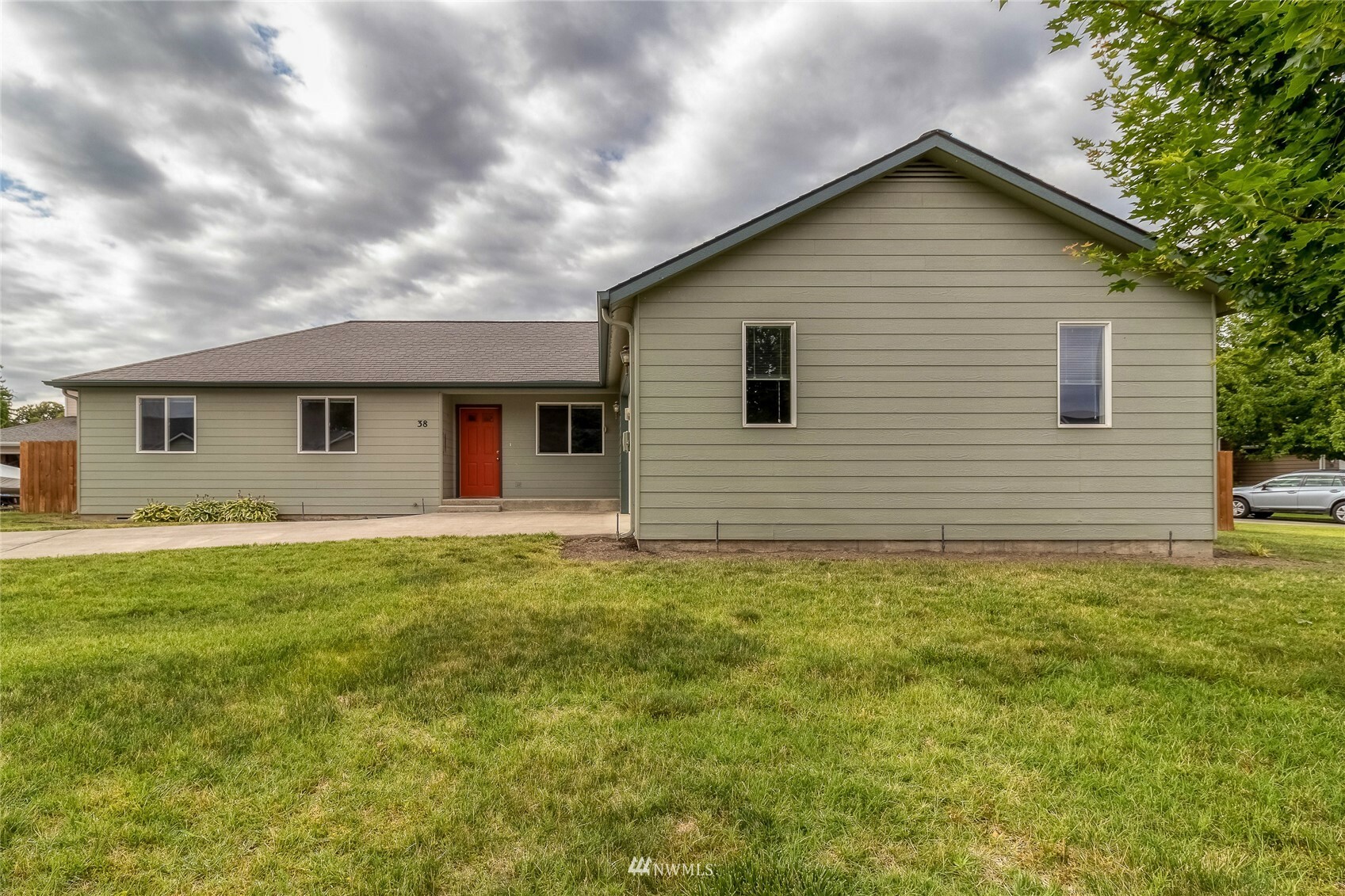 Property Photo:  38 NW Ponti-Moro Court  WA 99324 