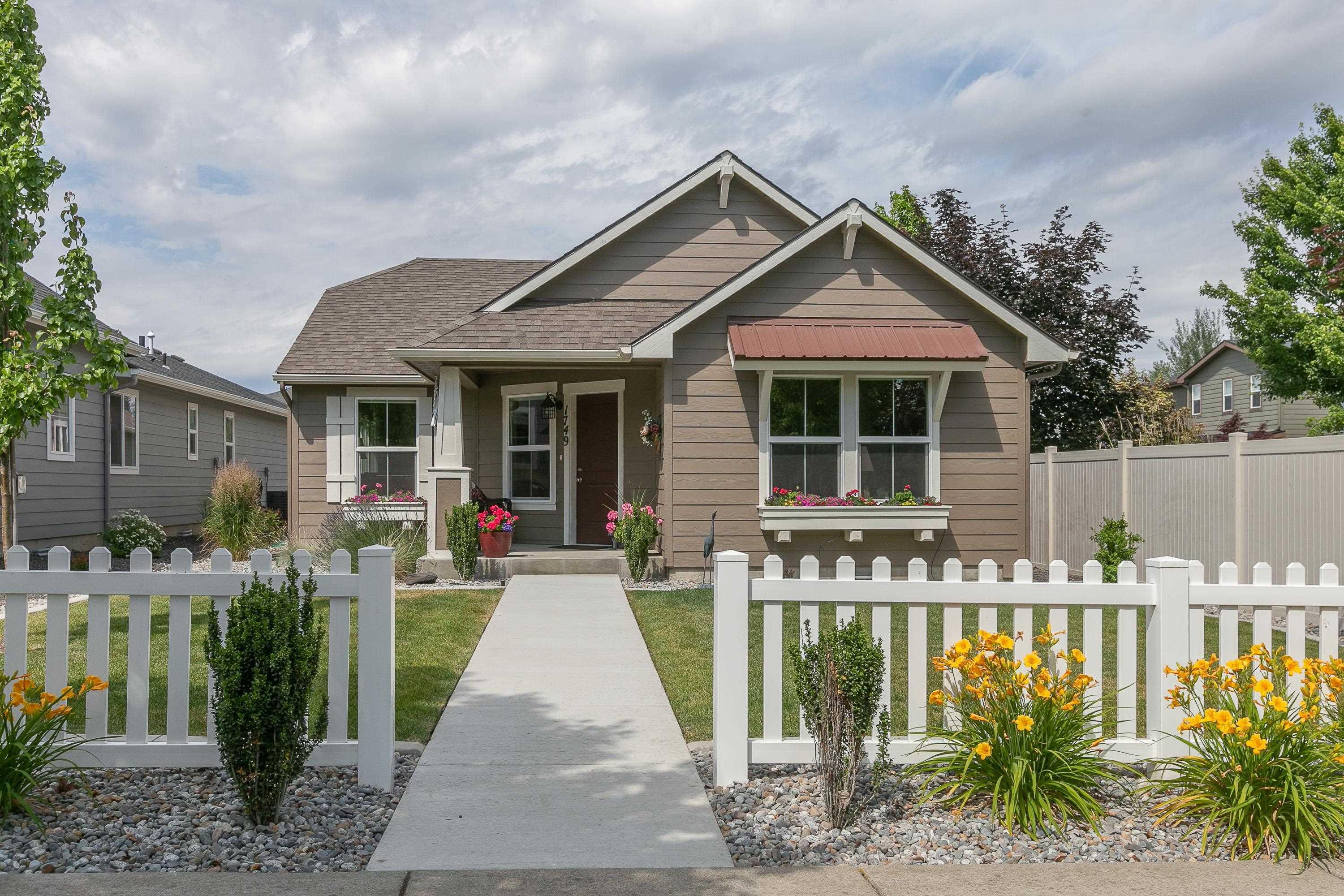 Property Photo:  1749 N Holl Blvd  WA 99016 