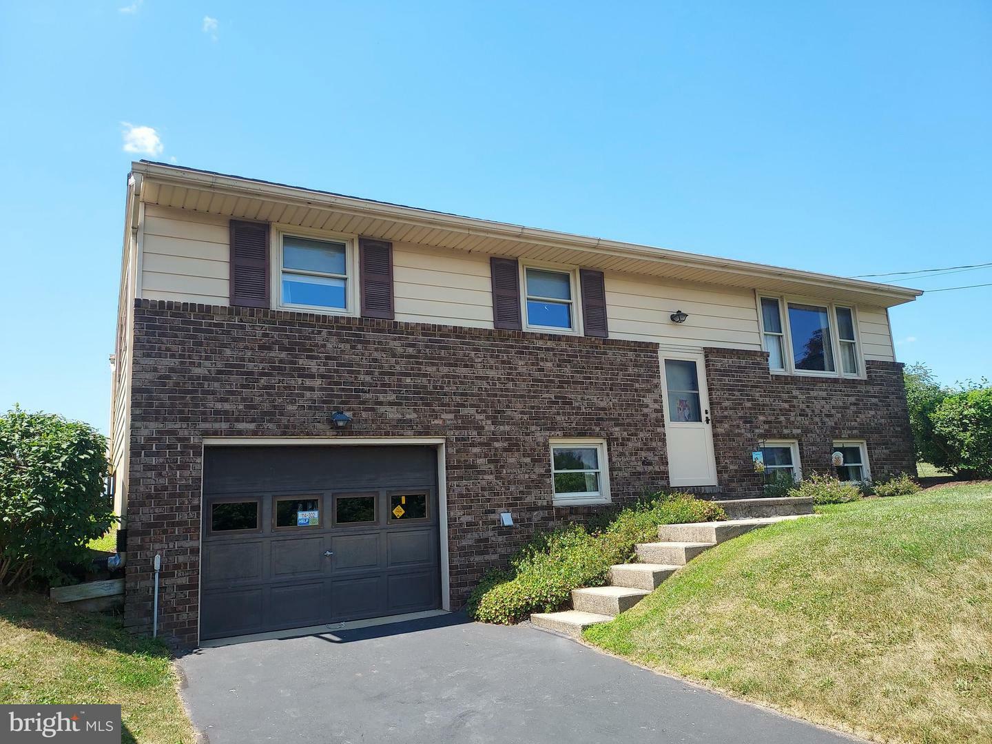 5 Temple Road  Richland PA 17087 photo