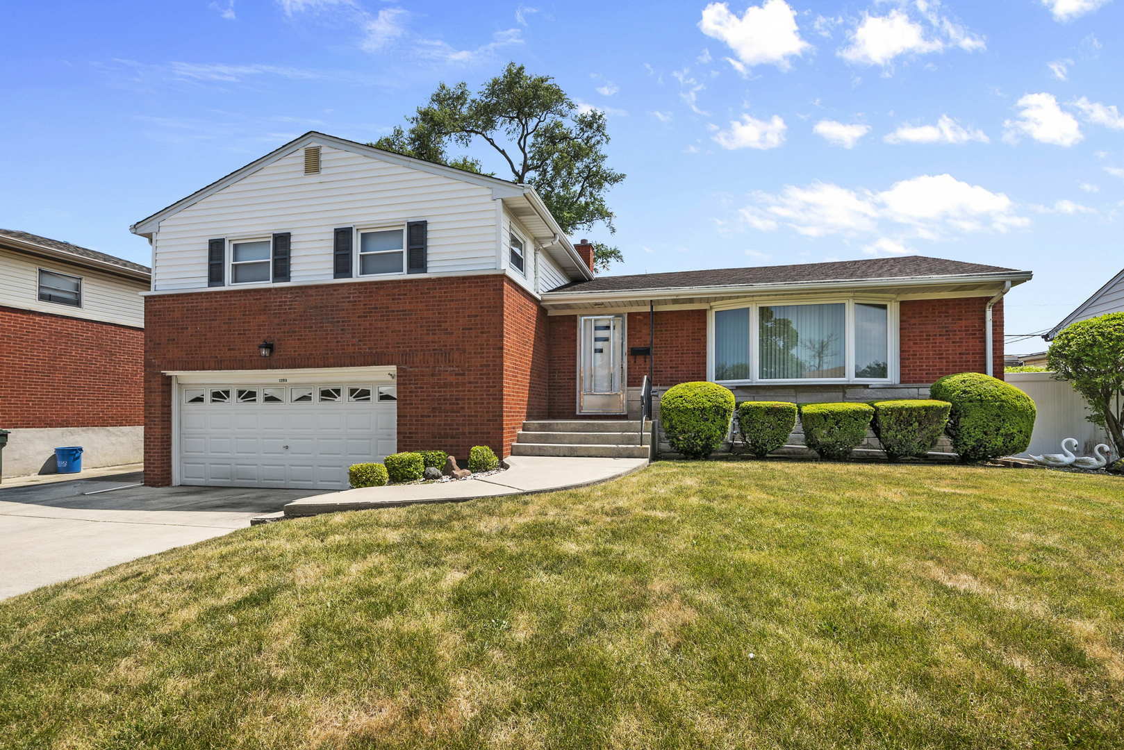 Property Photo:  1206 Helen Drive  IL 60160 