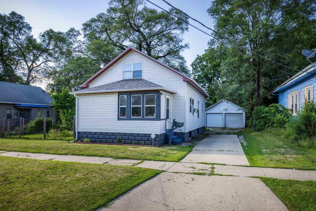 Property Photo:  517 Kenwood Ave  WI 53511 