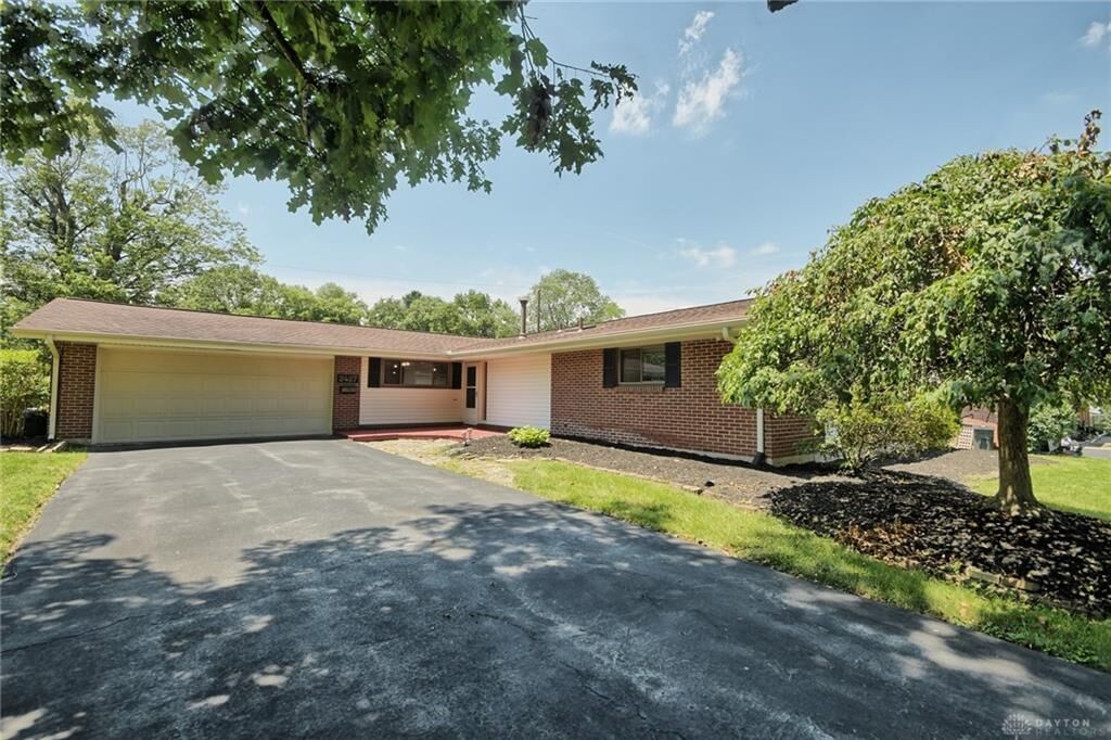 Property Photo: 2427 Tennyson Drive OH 45305