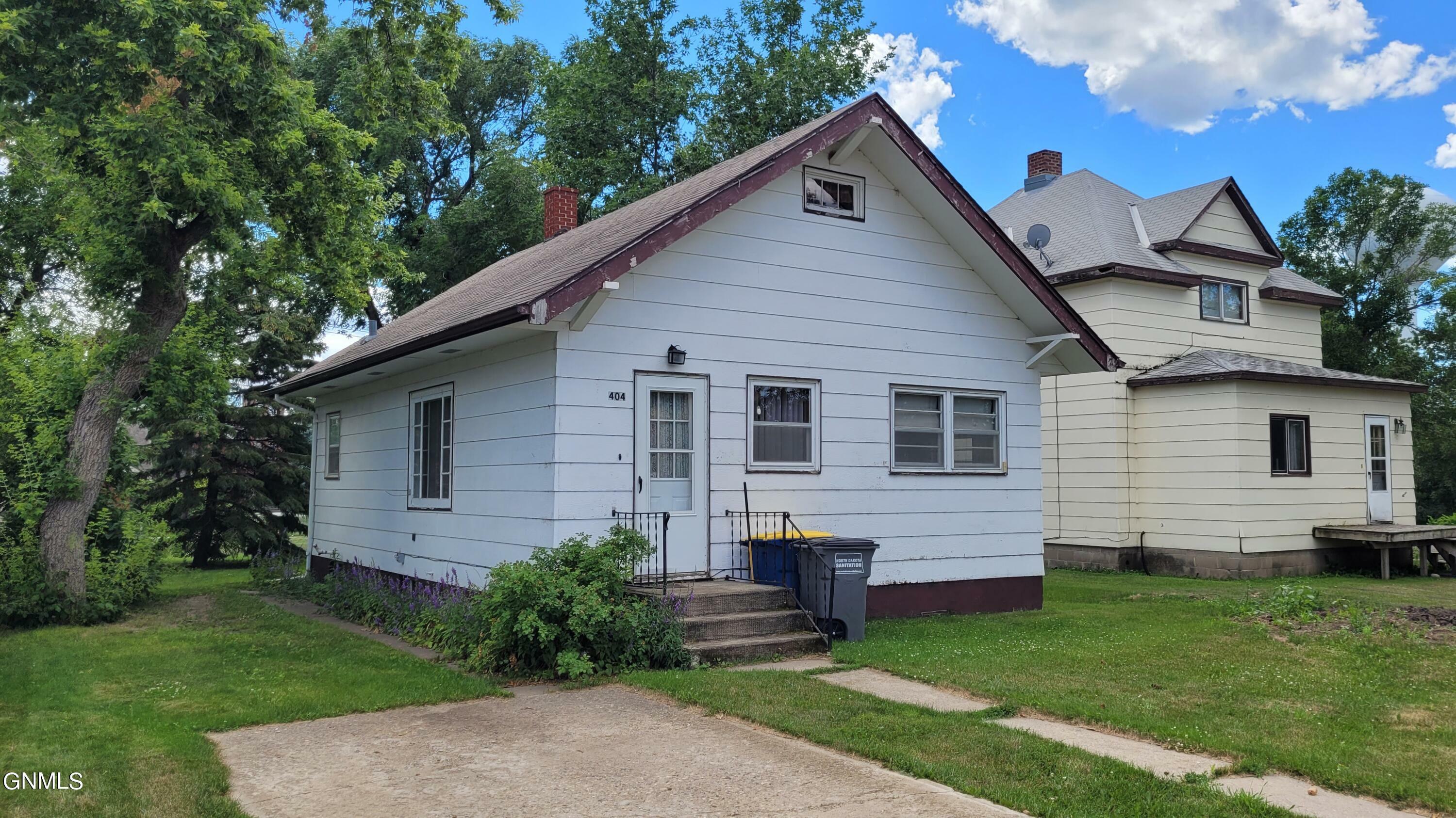 Property Photo:  404 1st Street N  ND 58436 