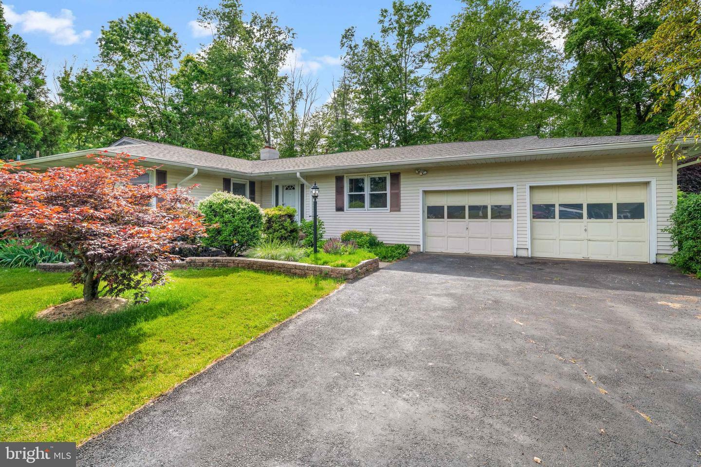 Property Photo: 206 Cleveland Lane NJ 08540