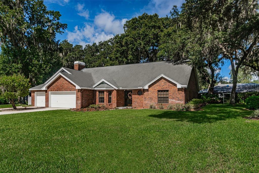 Property Photo:  1104 Deer Run Place  FL 33594 
