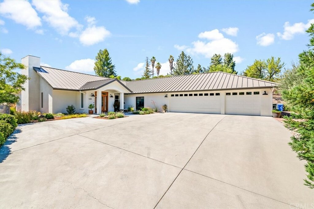 Property Photo:  1203 Merry Hill  CA 93446 